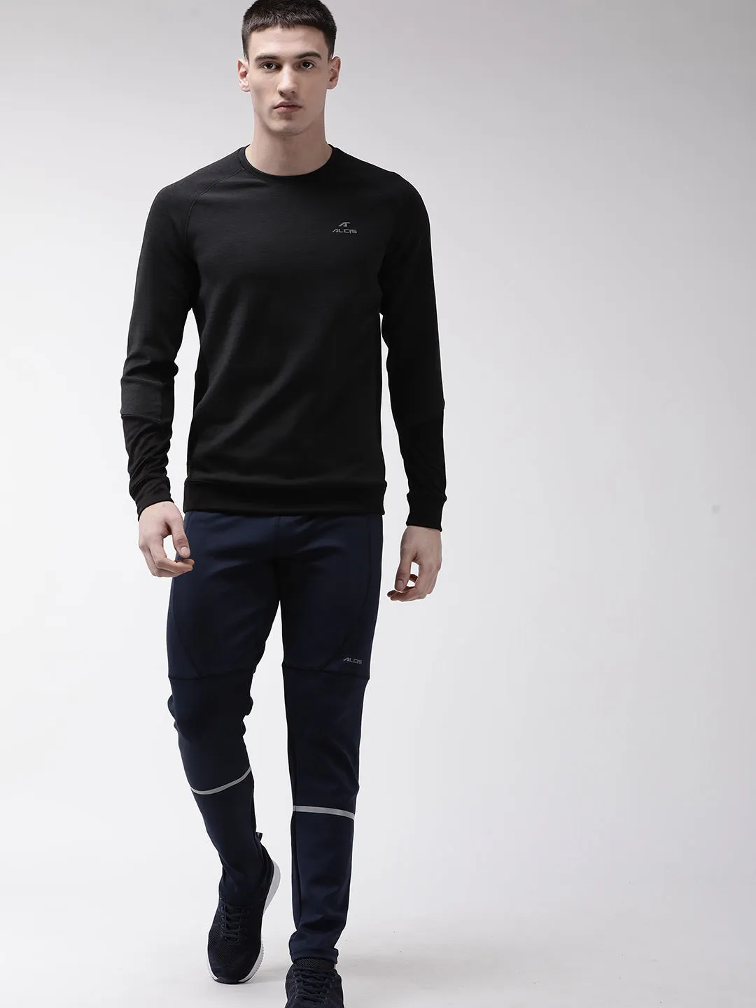 Alcis Men Black Solid Training Sweatshirt