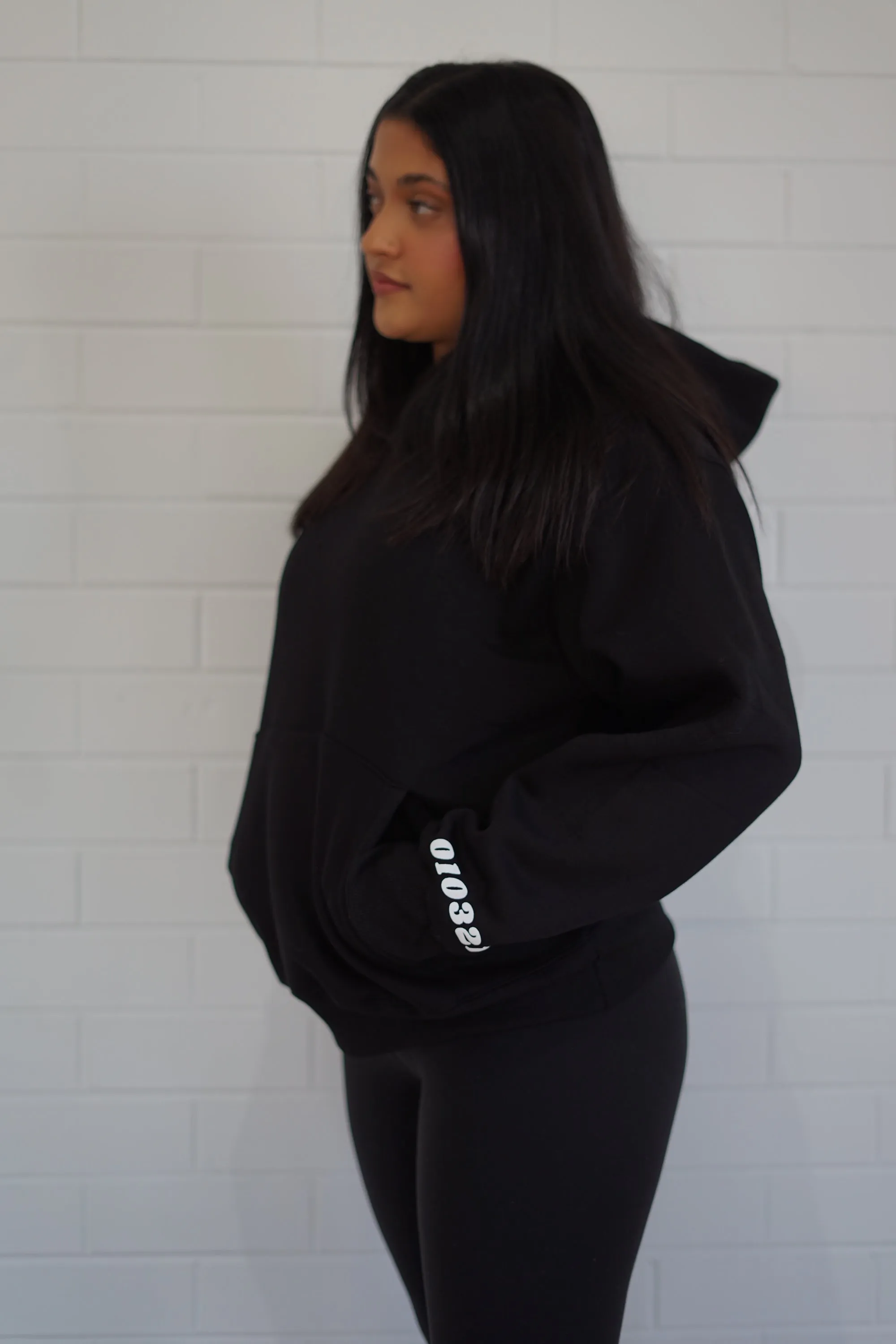 COMFORT ESSENTIAL HOODIE