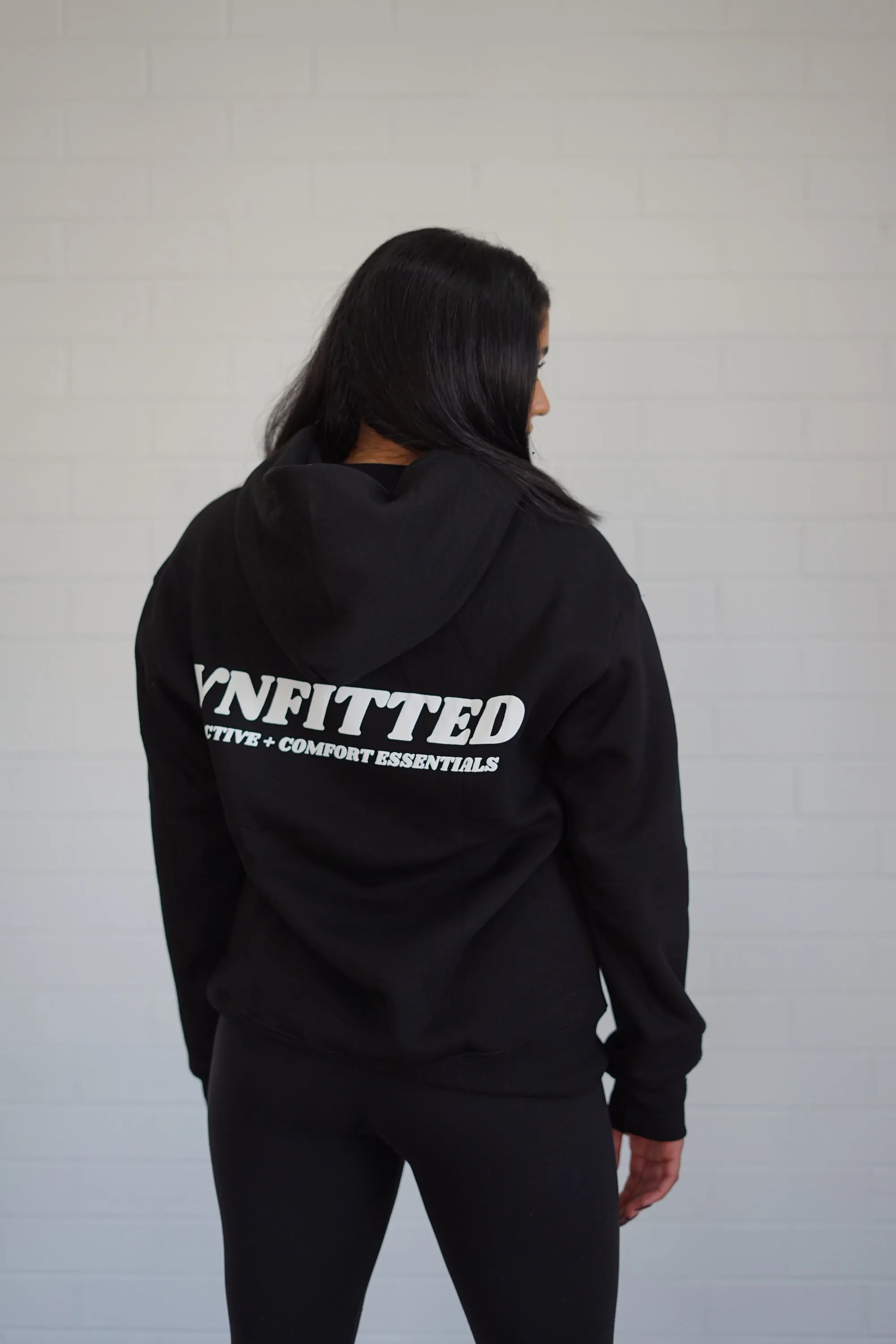 COMFORT ESSENTIAL HOODIE