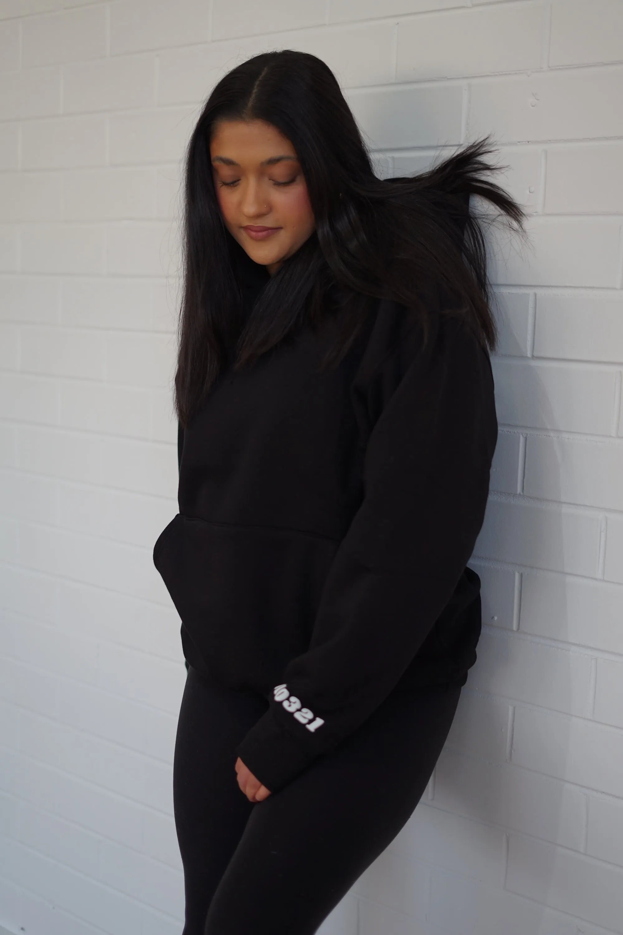 COMFORT ESSENTIAL HOODIE